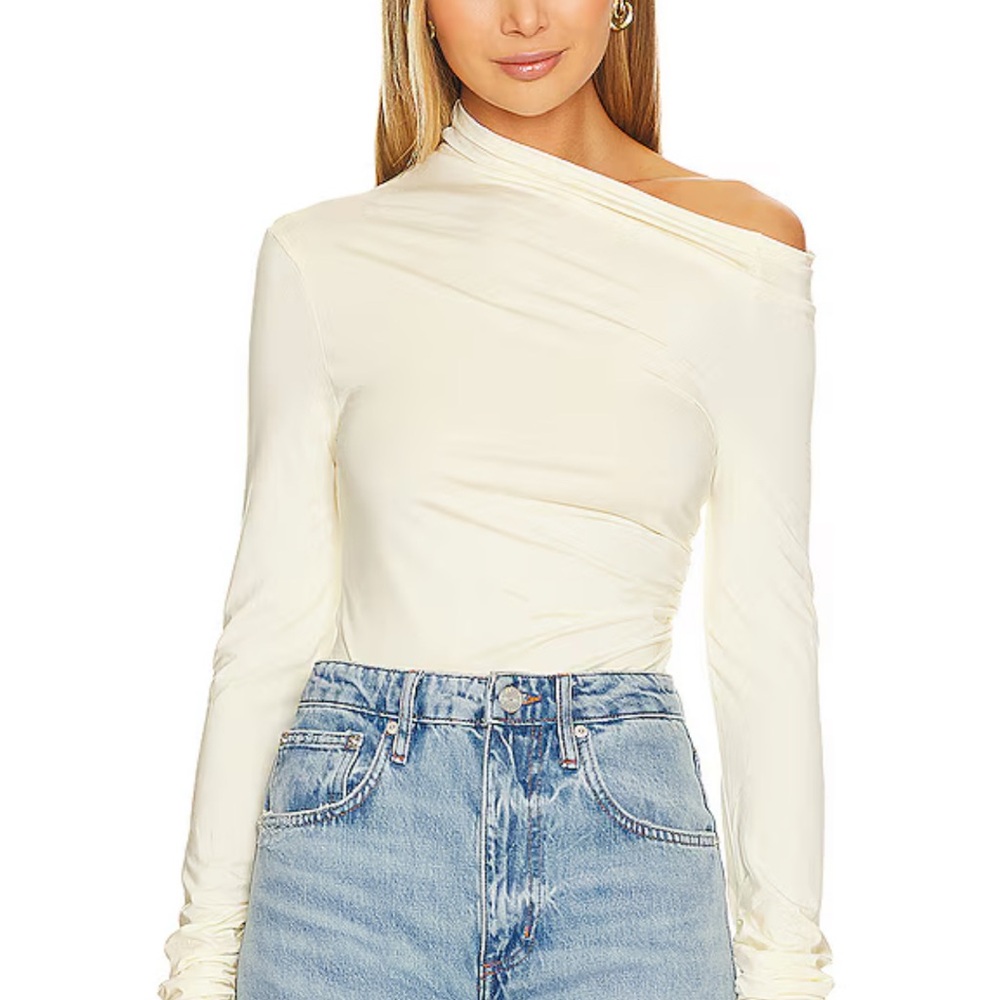 Revolve Nyah Bodysuit in Cream
SNDYS Elegant Cream Asymmetrical Bodysuit